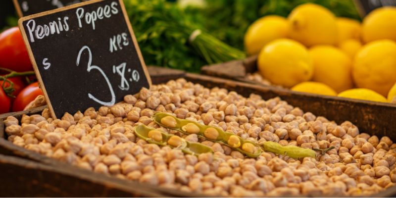 Fresh Chickpeas in market